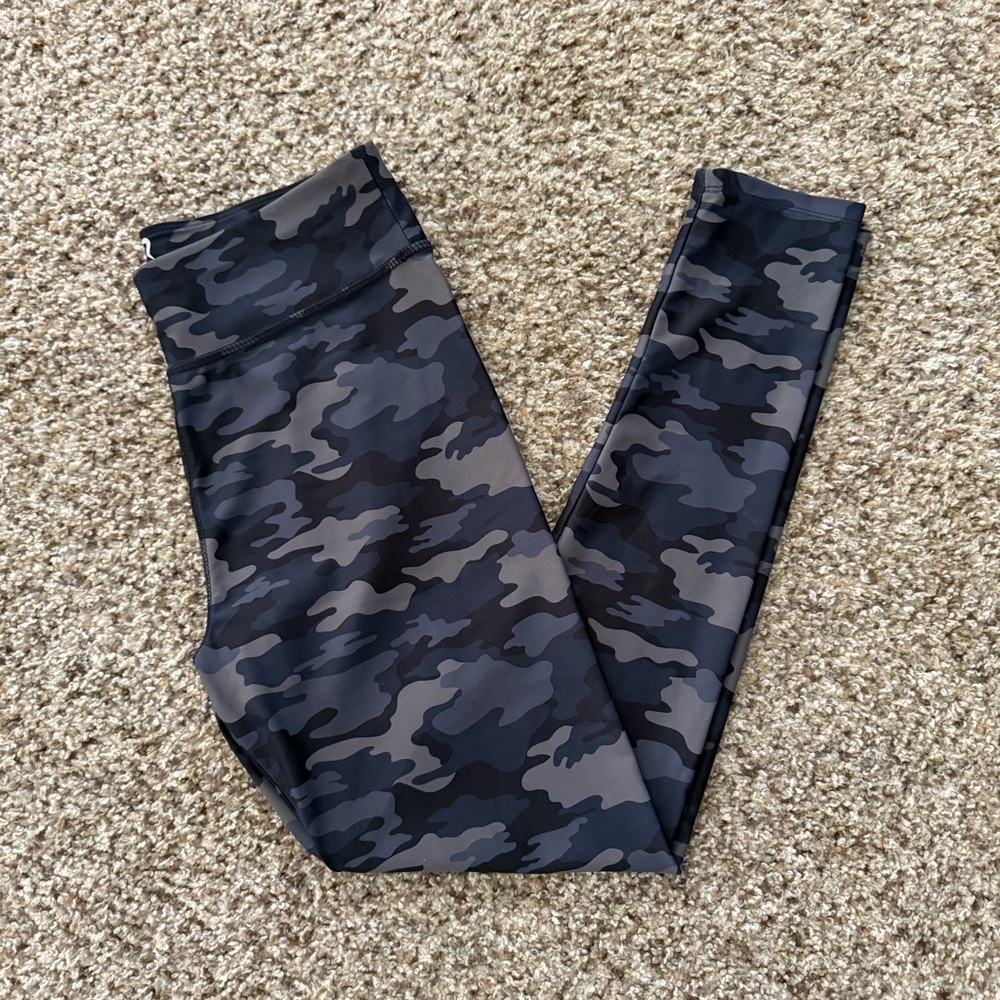 Runway Camo Leggings Women’s Size XL